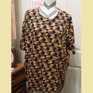 LuLaRoe tee (B152)